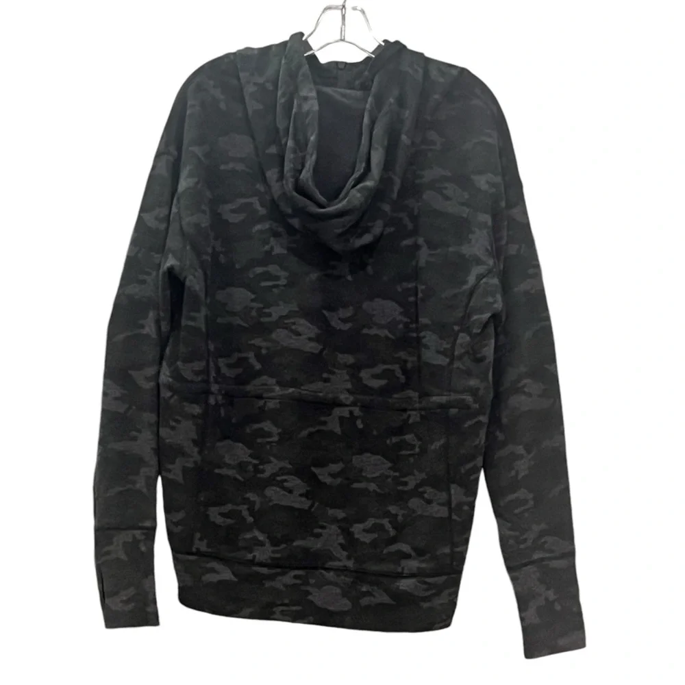 Fabletics Camo Zip-Up Hoodie Pit to pit 23 inches Length 25 inches BOX22